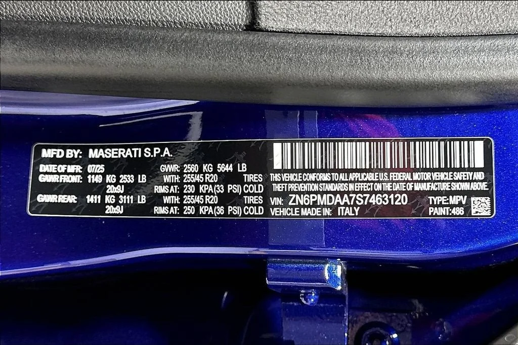 Used 2025 Blu Intenso Metallic Maserati  image 19