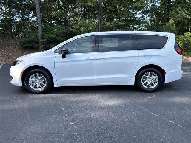 New 2025 Bright White Clear-Coat Exterior Paint Chrysler LX image 56