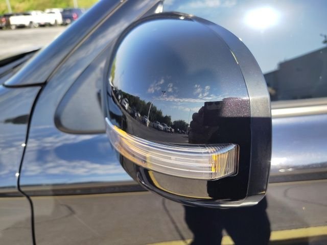 Used 2017 Black Mitsubishi SE image 9