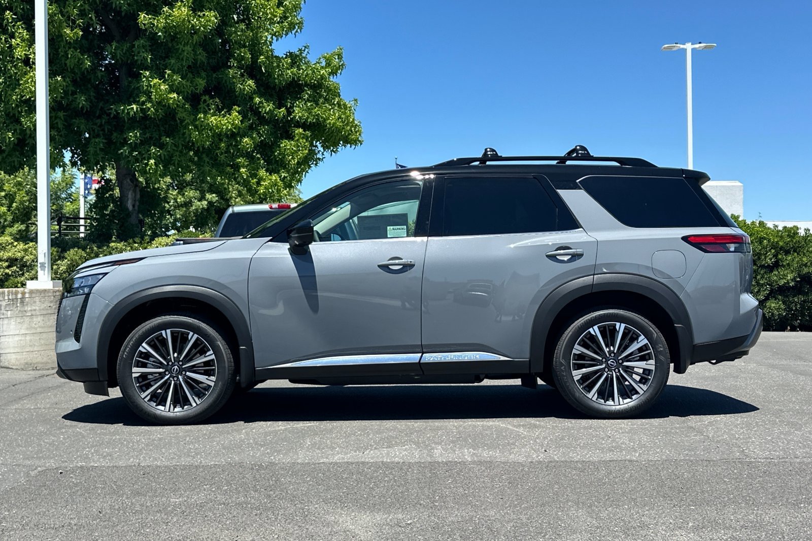 New 2026 Boulder Gray Pearl/Super Black Nissan Platinum image 7