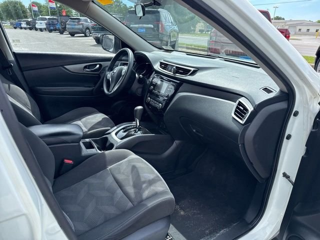 Used 2016 White Nissan SV image 11