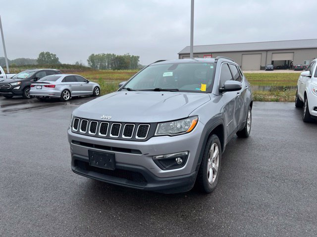 Used 2018 Billet Silver Metallic Clearcoat Jeep Latitude image 5
