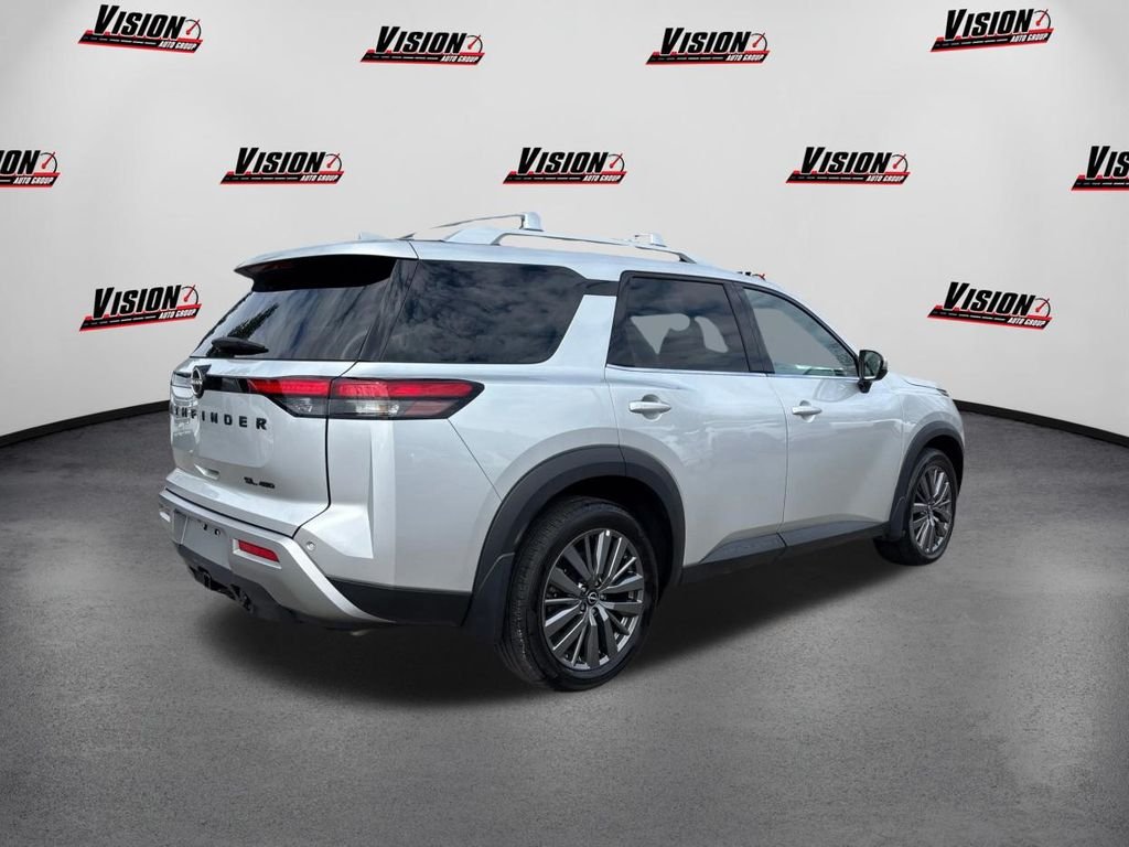 Used 2023 Silver Nissan SL image 5