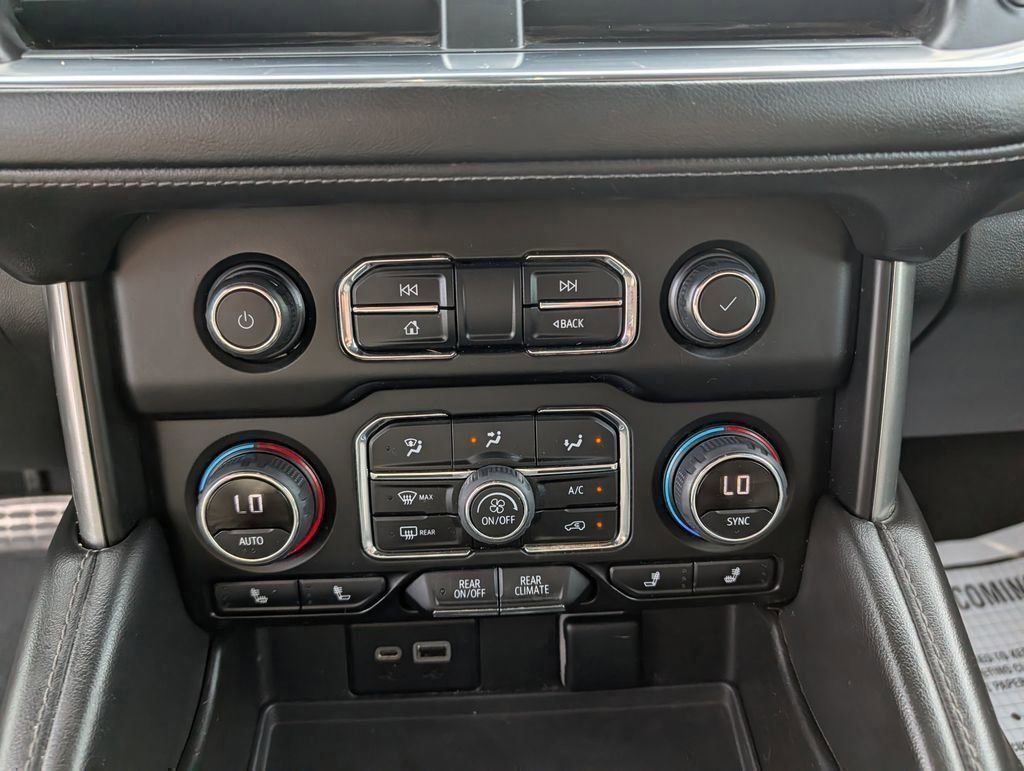 Used 2022 Black Chevrolet Z71 image 25