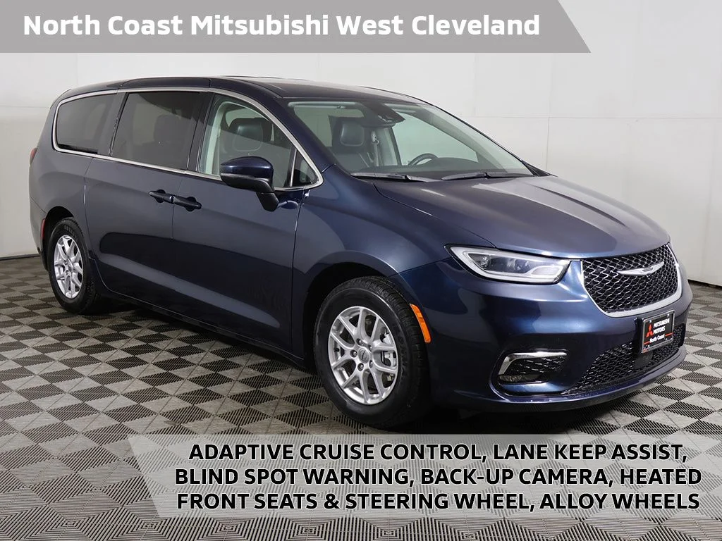 2023 Chrysler Pacifica Touring L's photo