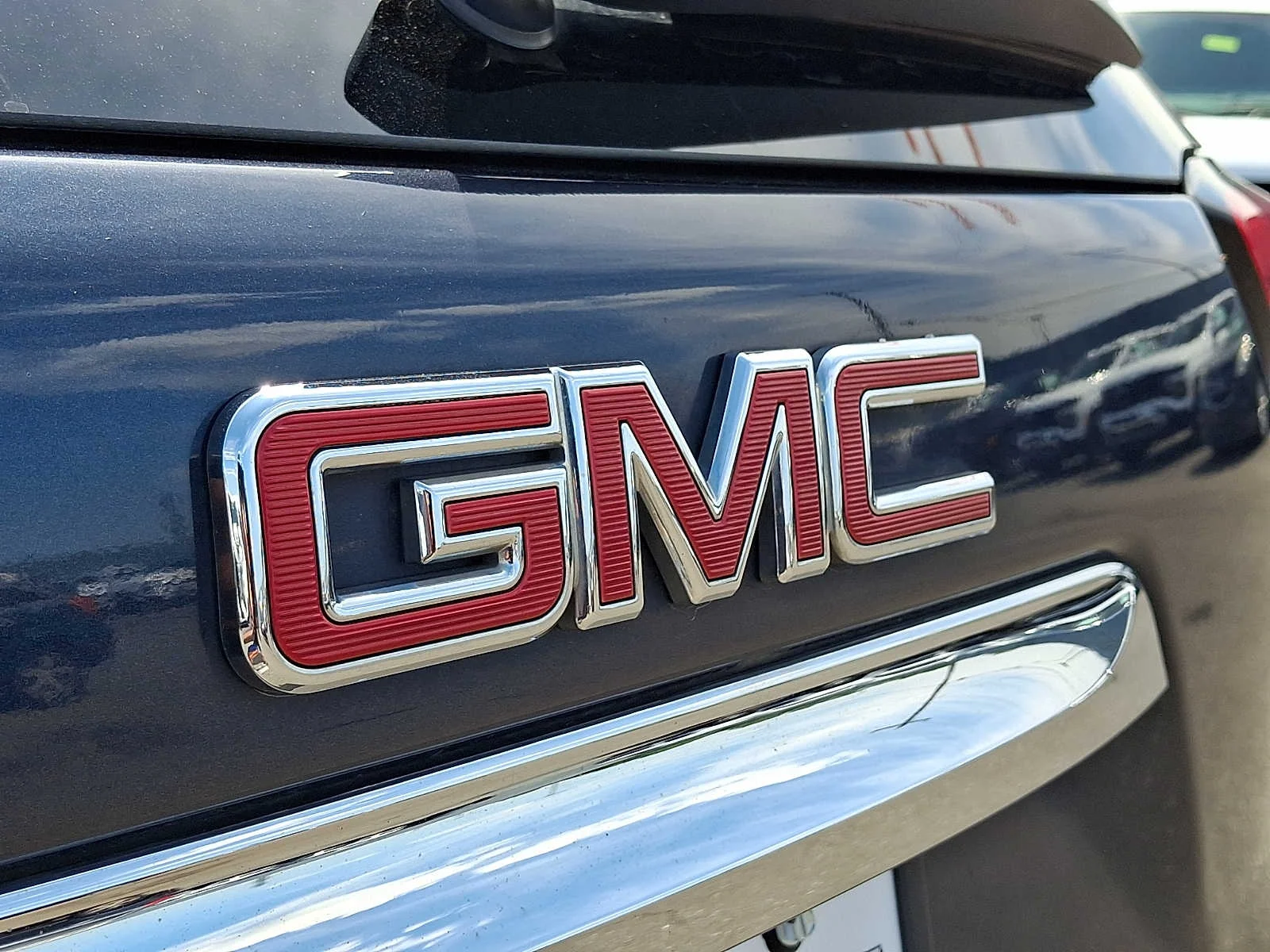 Used 2019 BLUE STEEL METALLIC GMC SLE image 28