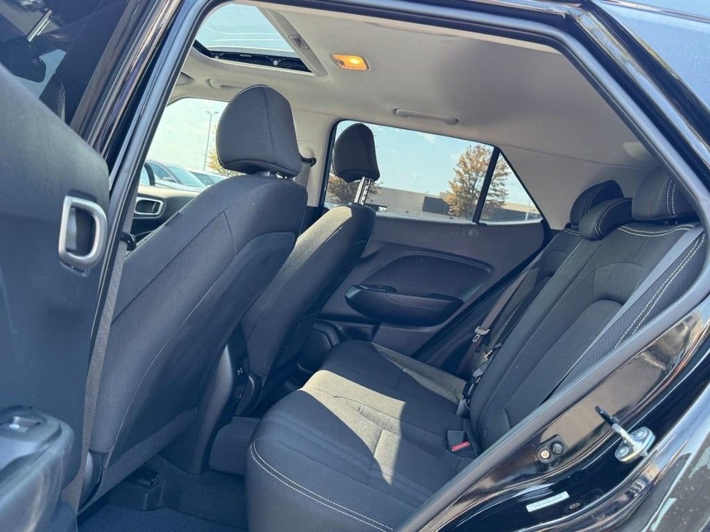 2025 Hyundai Venue SEL - Photo 10