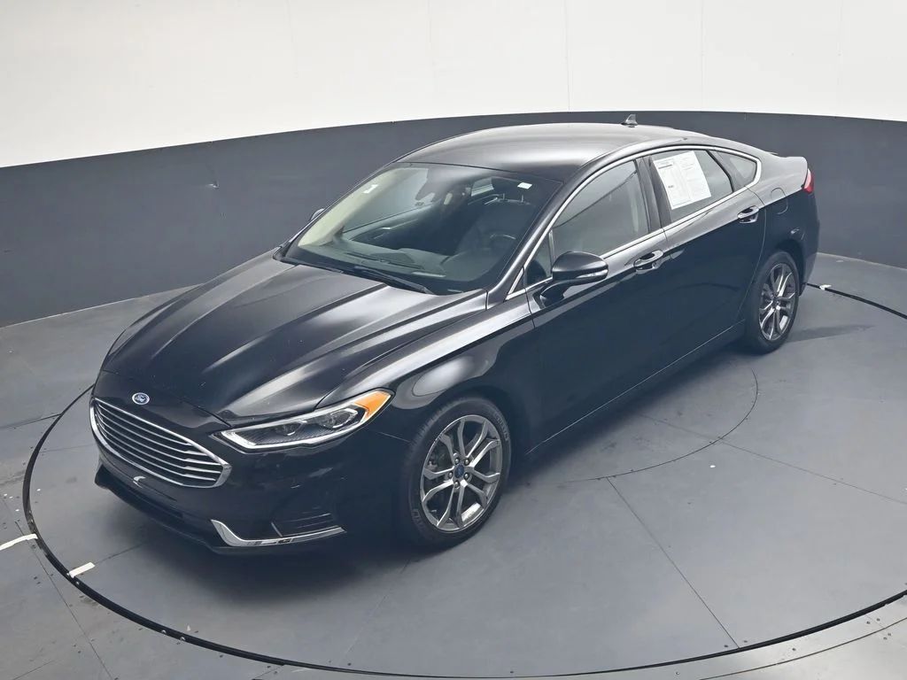 Used 2019 Black Ford SEL image 39