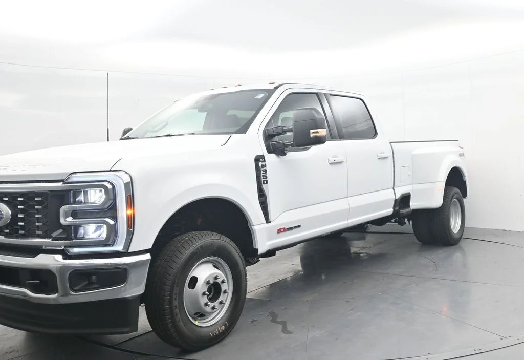 New 2026 Oxford White Ford F-350® XLT image 1