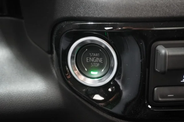 New 2026 Summit White GMC Elevation image 33