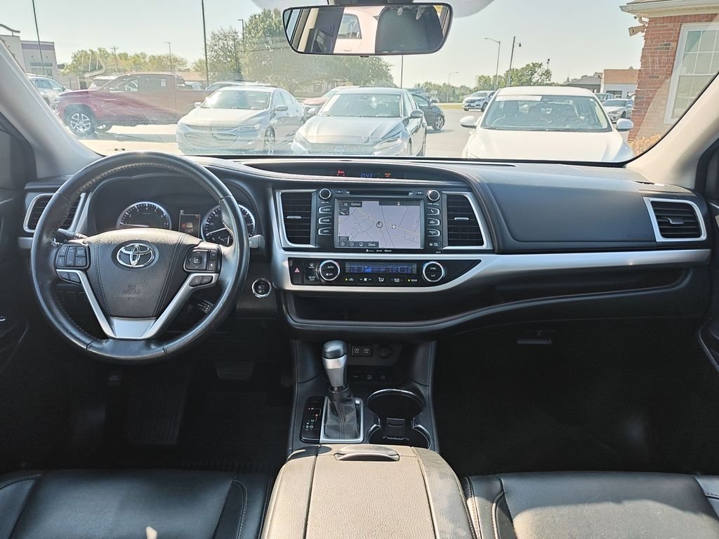 Used 2018 Blue Toyota XLE image 15