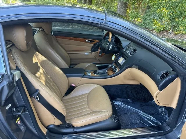 Used 2011 Gray Mercedes-Benz SL 550 image 10
