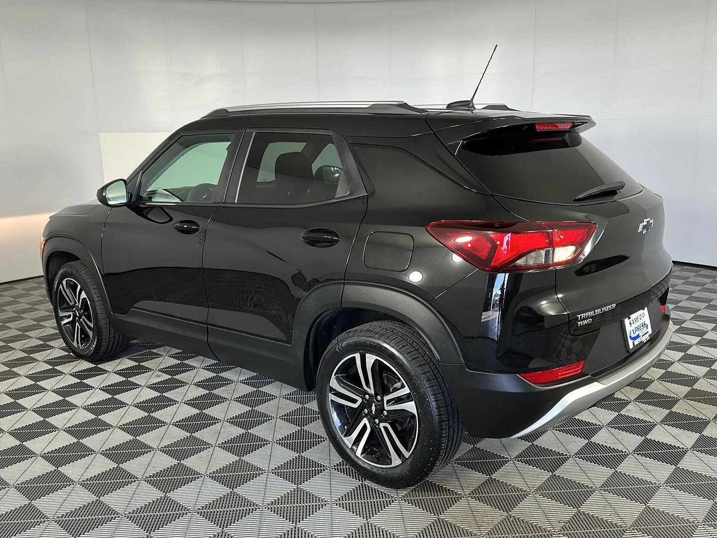 Used 2023 Mosaic Black Metallic Chevrolet LT image 21