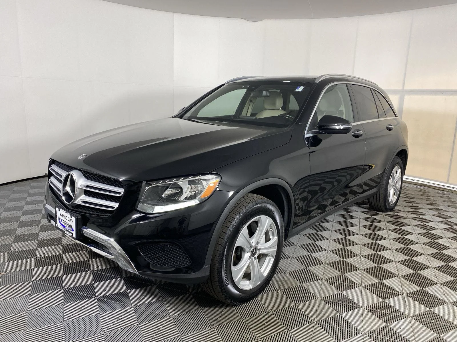Used 2018 Obsidian Black Metallic Mercedes-Benz GLC 300 image 9