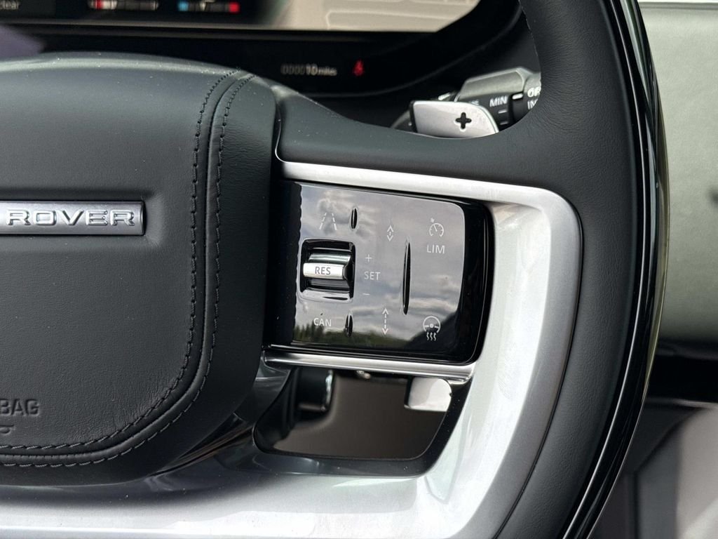 New 2026 Santorini Black Land Rover SE image 6