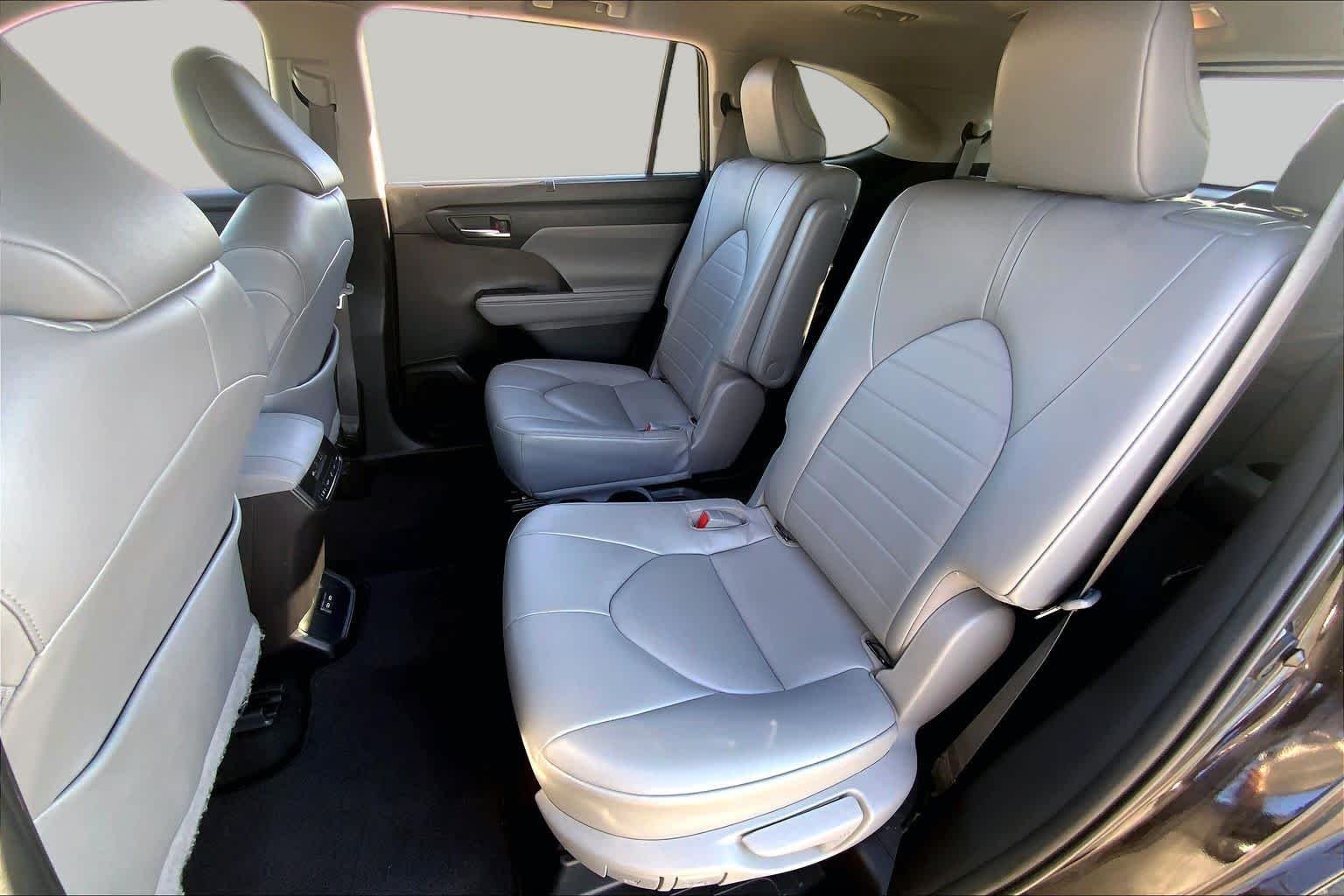 Used 2022 Opulent Amber Toyota XLE image 38