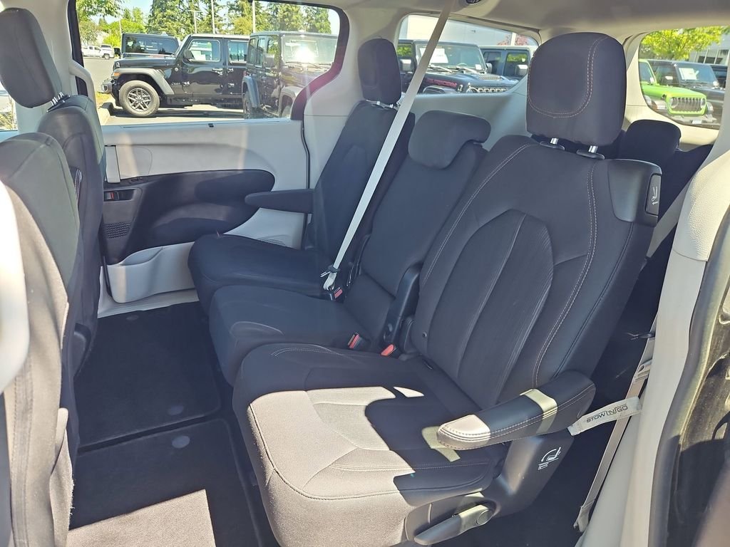 Used 2019 Granite Crystal Metallic Clearcoat Chrysler Touring Plus image 23
