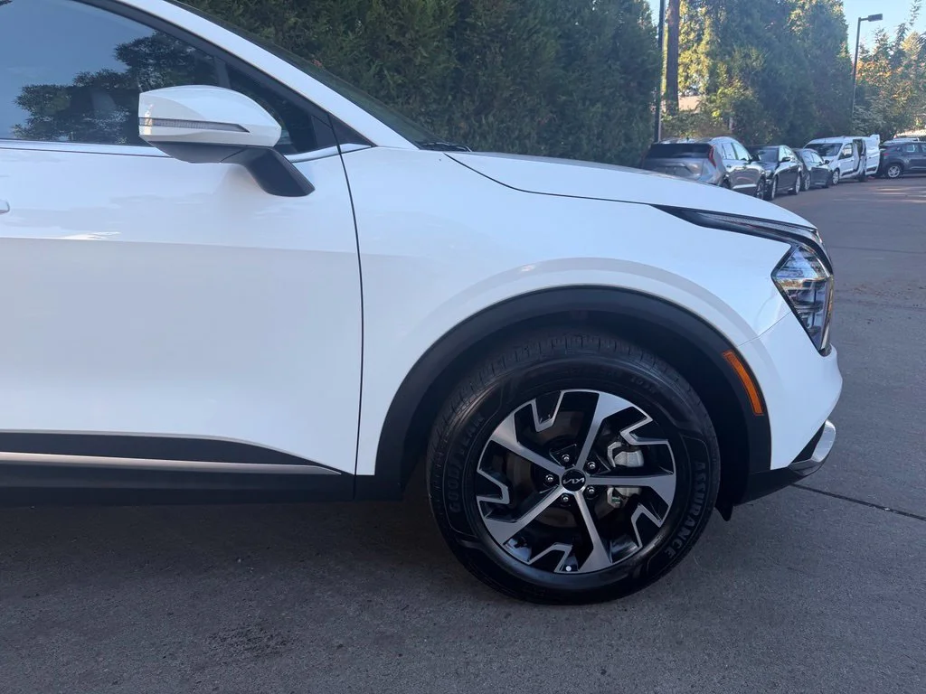 Used 2025 Snow White Pearl Kia EX image 3