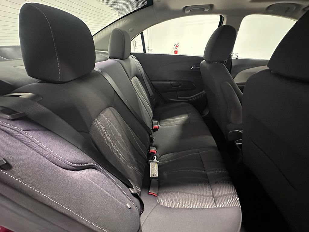 Used 2014 DEEP MAGENTA METALLIC Chevrolet LT image 21