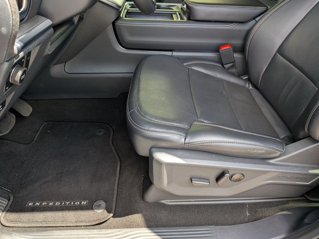 Used 2025 Black Ford Platinum image 11