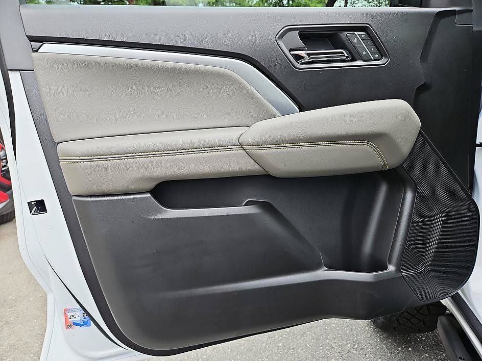 New 2026 Summit White Chevrolet ZR2 image 13