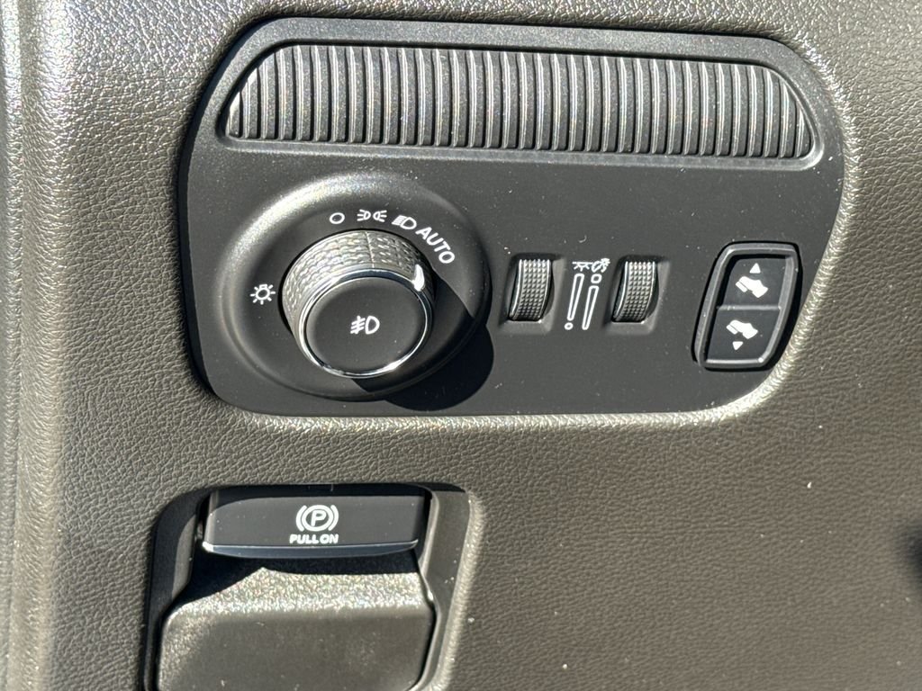 Used 2022 Black Jeep Series I image 25