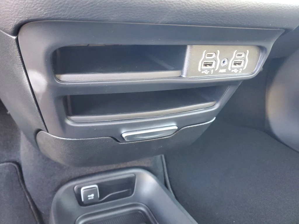 2025 Chrysler Voyager LX - Photo 20
