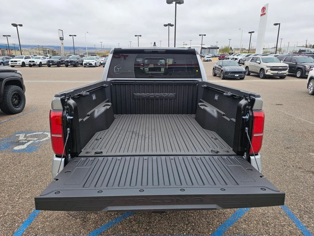 2026 Toyota Tacoma SR5 - Photo 7