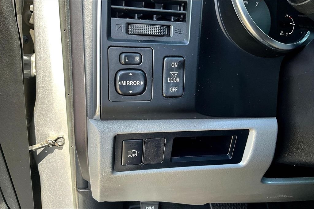 Used 2018 Silver Toyota SR5 image 14