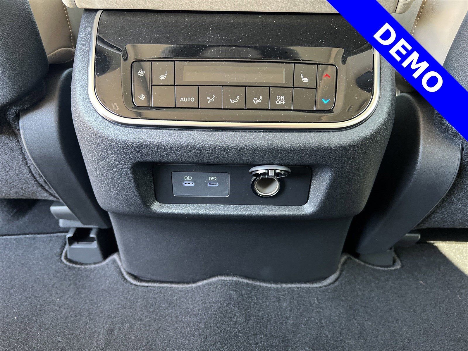 2025 Nissan Armada Platinum Reserve - Photo 26