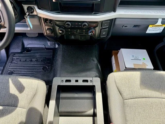 2025 Ford F-350 Super Duty Chassis Cab XL - Photo 25