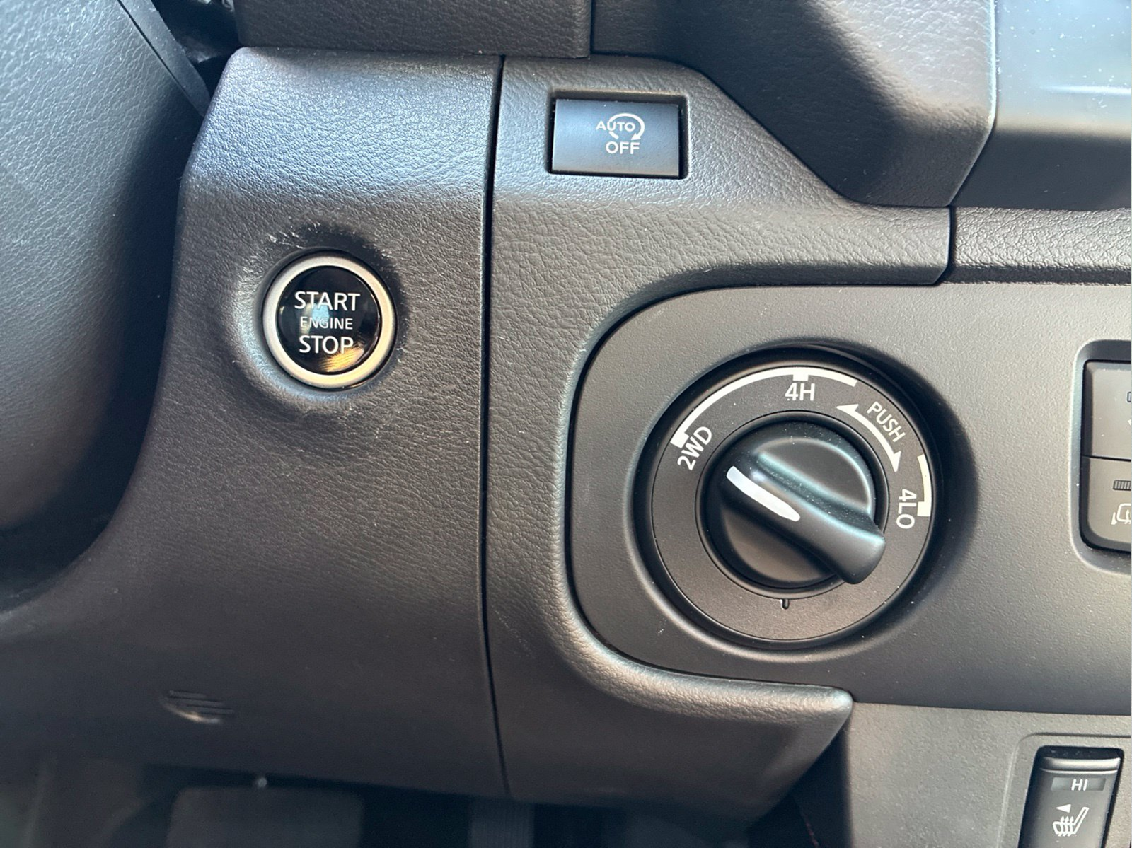 Used 2025 White Nissan PRO-4X image 25