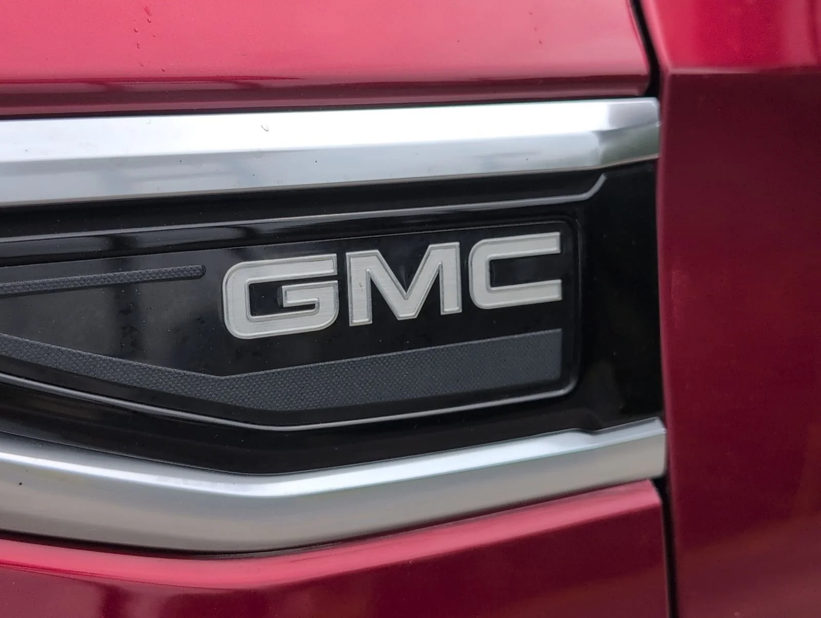 Used 2021 CAYENNE RED TINTCOAT GMC Denali image 10