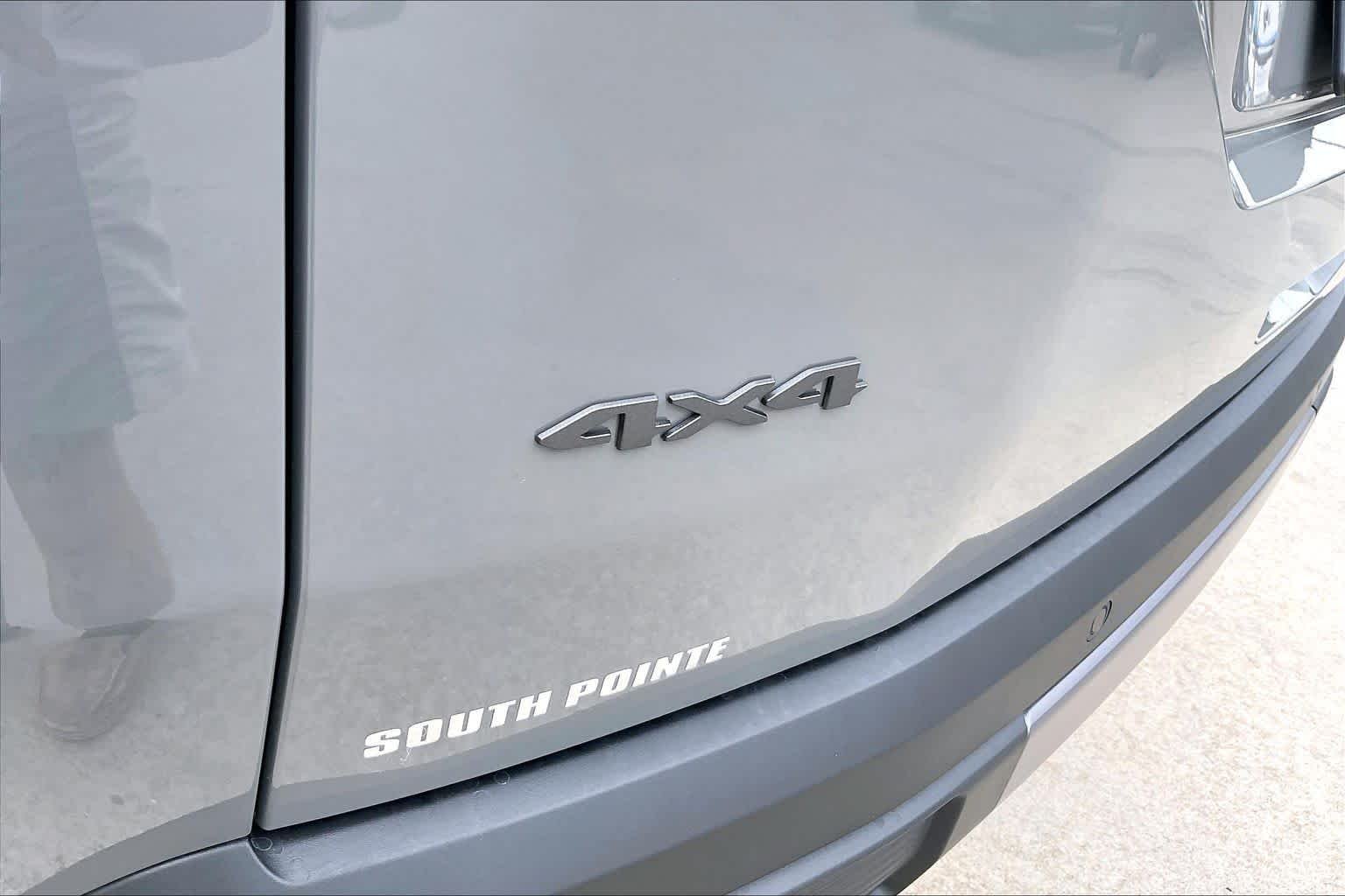 New 2026 Sting-Gray Clear-Coat Exterior Paint Jeep Laredo image 15