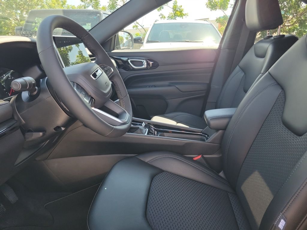 New 2026 Sting-Gray Clearcoat Jeep Latitude image 20