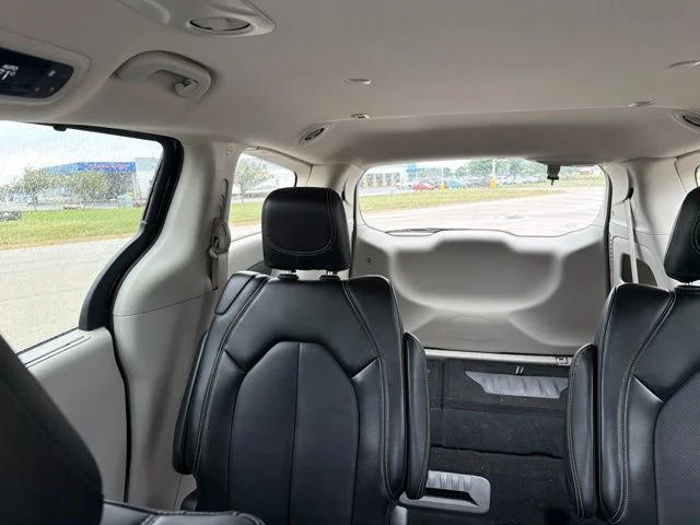 Used 2024 Black Chrysler Touring L image 8