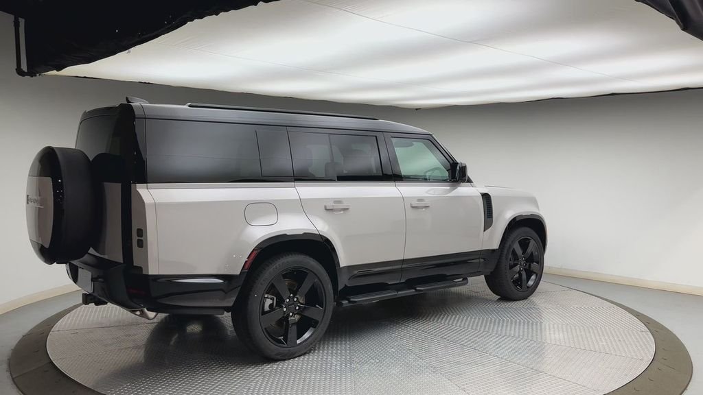 New 2026 Borasco Grey Metallic Land Rover X-Dynamic SE image 2