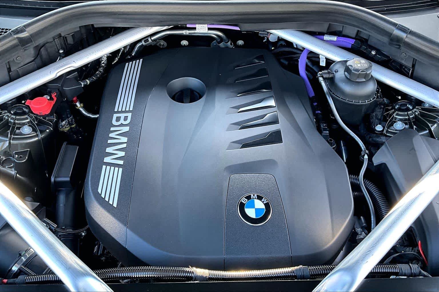 New 2026 Manhattan Green Metallic BMW xDrive40i image 16