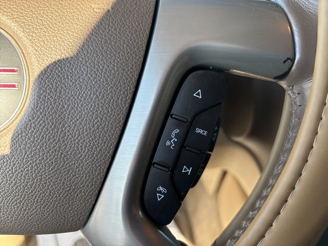Used 2012 White GMC SLT image 29