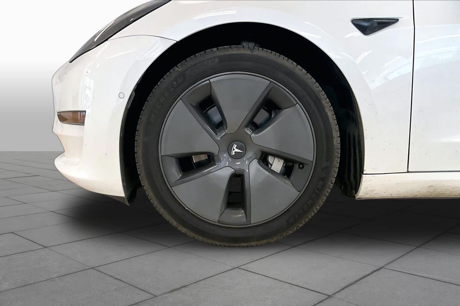 Used 2021  Tesla Standard Range Plus image 9