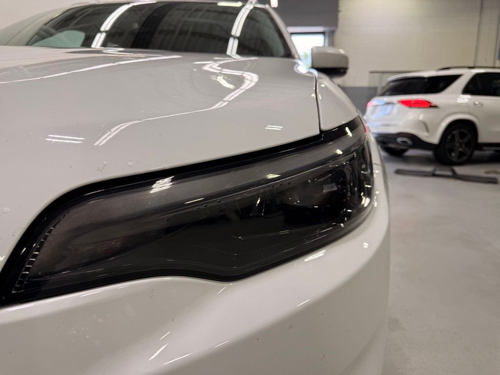Used 2019 White Jeep  image 9