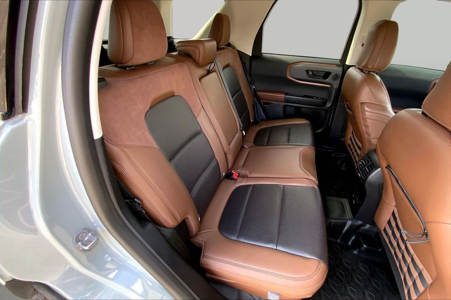 Used 2023 Cactus Gray Ford Badlands image 17