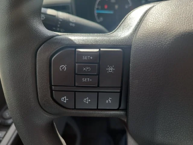 New 2027 Oxford White Ford XL 4WD CREW CAB image 28