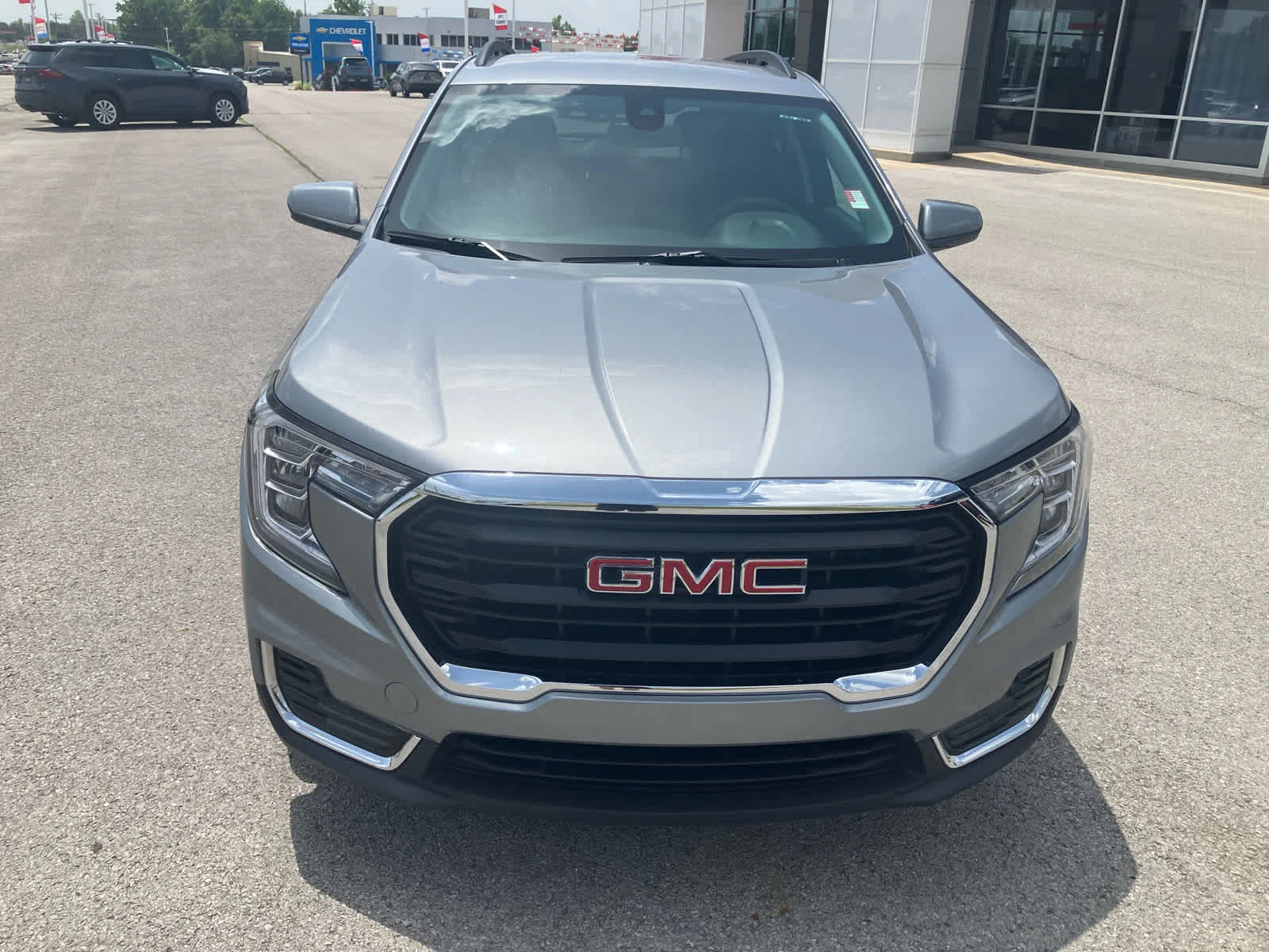 Used 2024 Sterling Metallic GMC SLE image 2