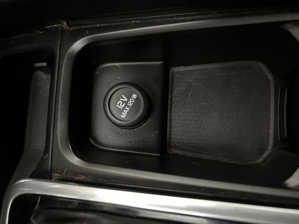 Used 2020 Blue Volvo T5 Momentum image 30