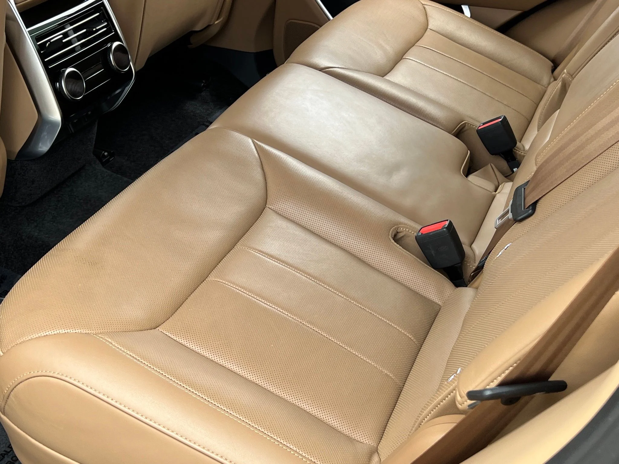 Used 2023 Green Land Rover SE image 18