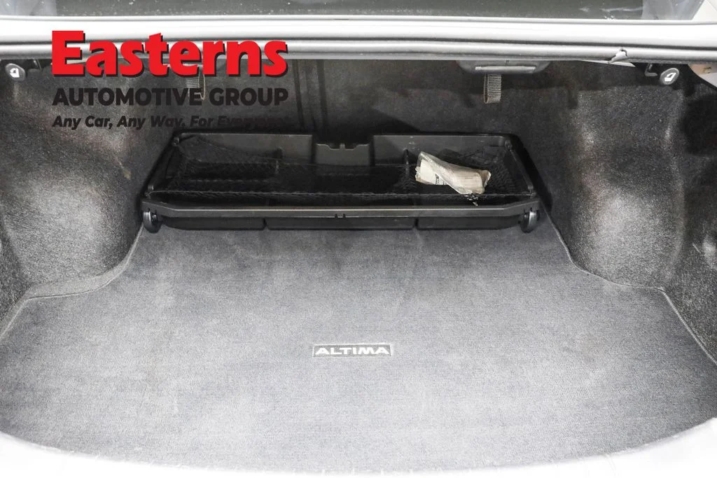 Used 2023 Gray Nissan 2.0 SR image 9