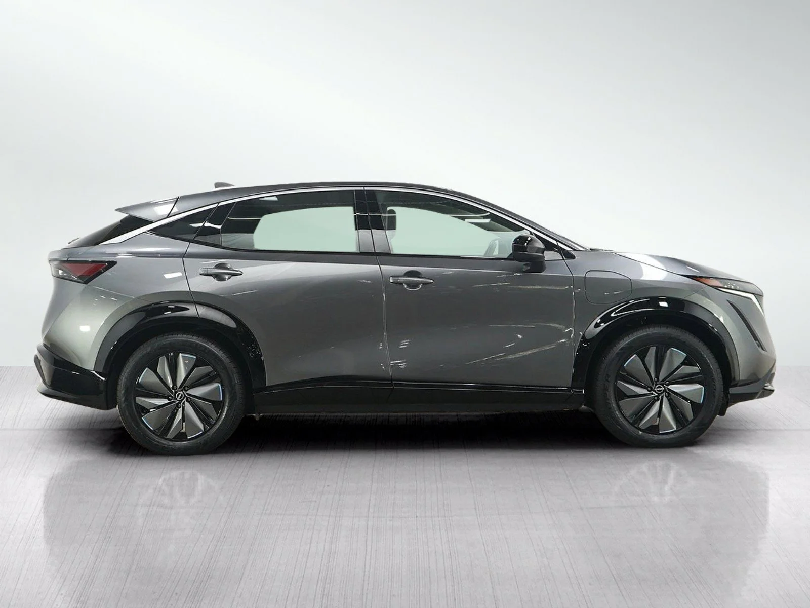 Used 2025 Gun Metallic Nissan ENGAGE image 6