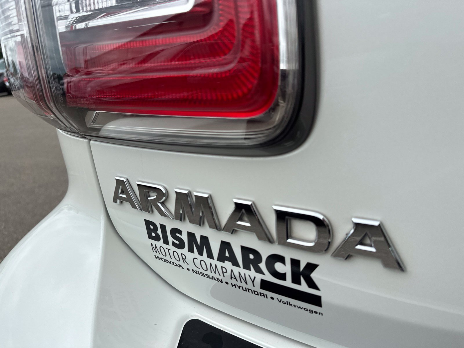 Used 2020 White Nissan Platinum image 7