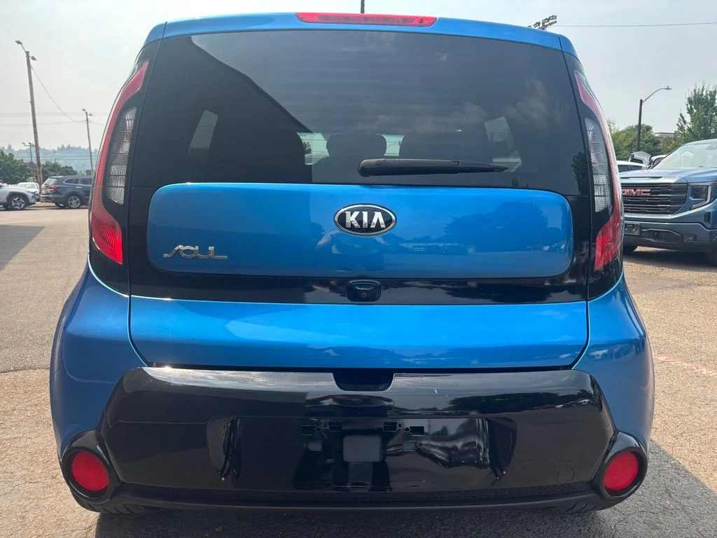 Used 2016 Caribbean Blue Kia Plus image 3